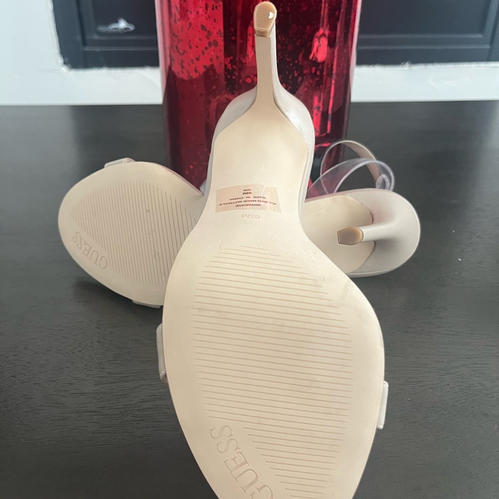 Guess - Picture 6 of 6